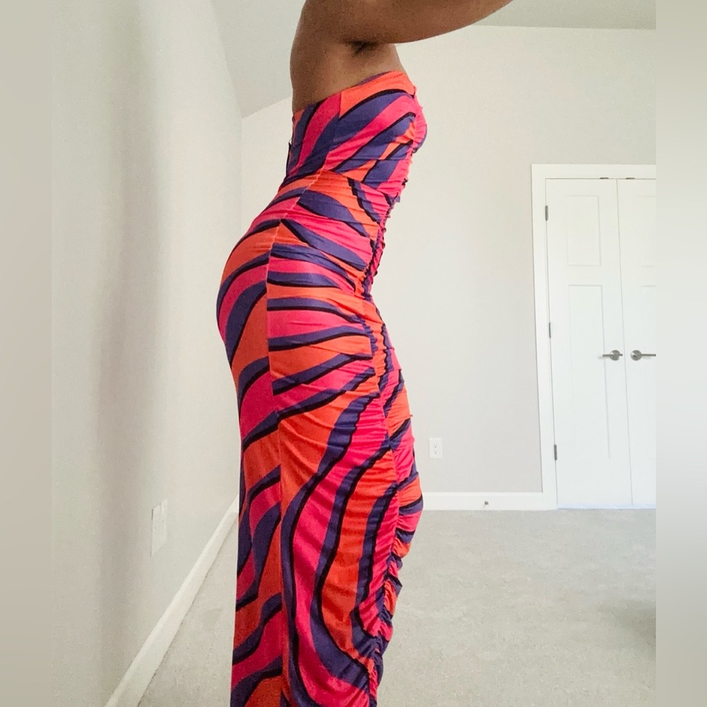 Bright Coloured Ruched Dress - Picture 9 of 10